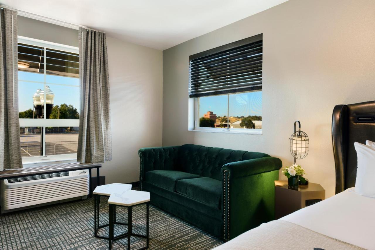 Oxford Suites Paso Robles Exterior foto
